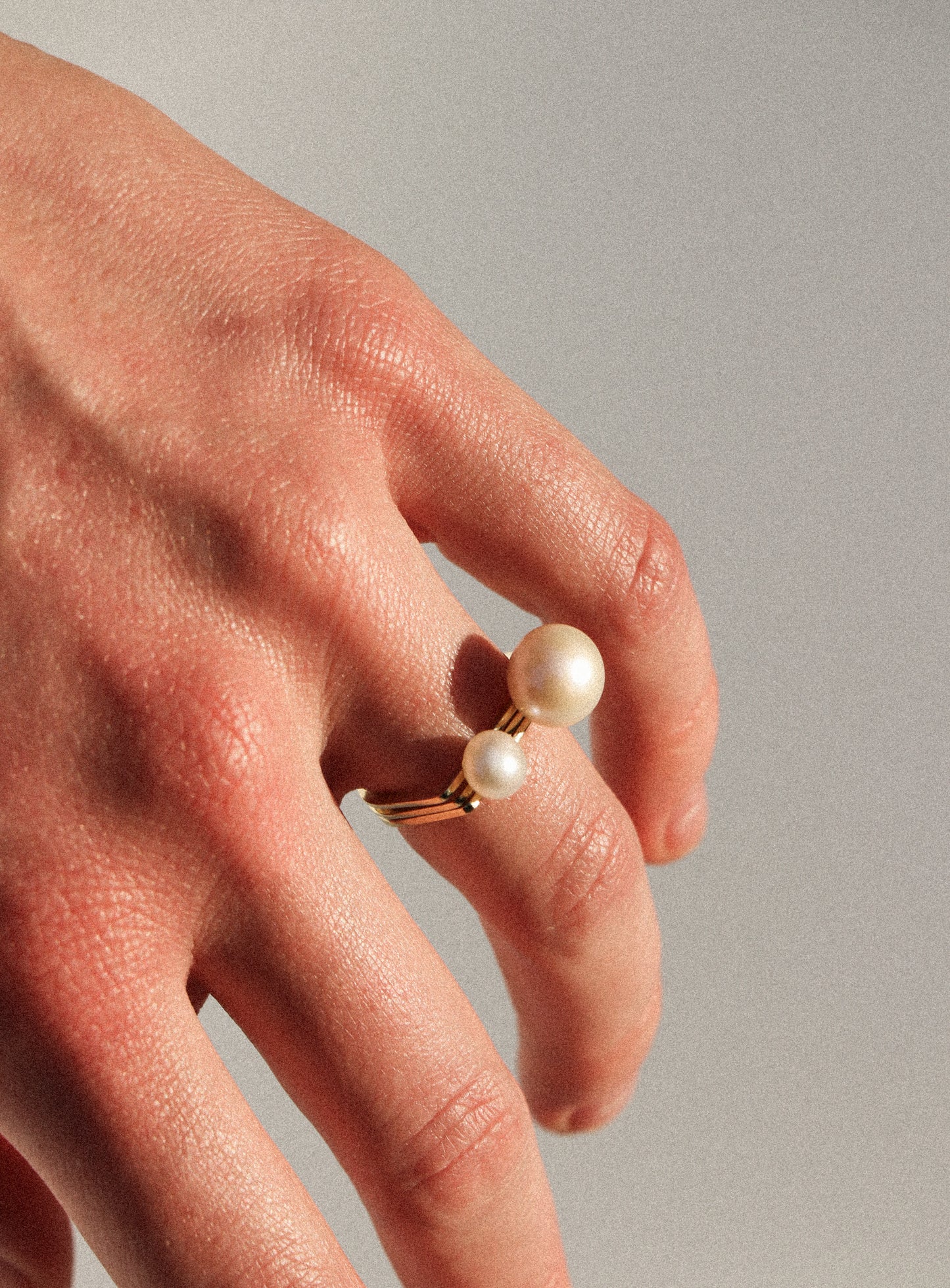 Curved Solo Pearl Stack Rings