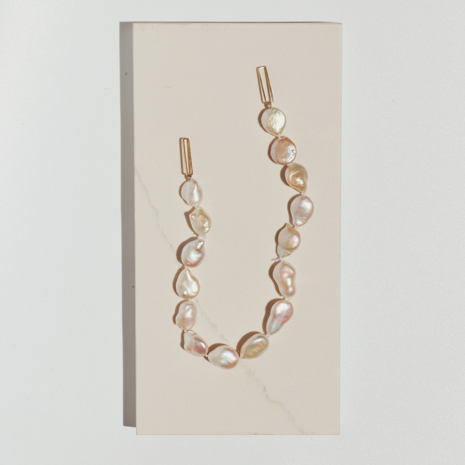 Juli Linear Pearls