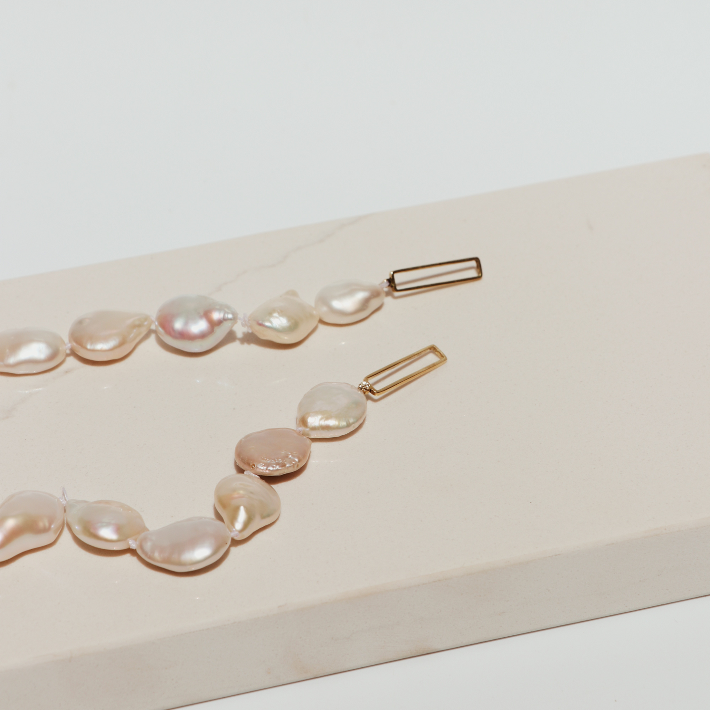 Juli Linear Pearls